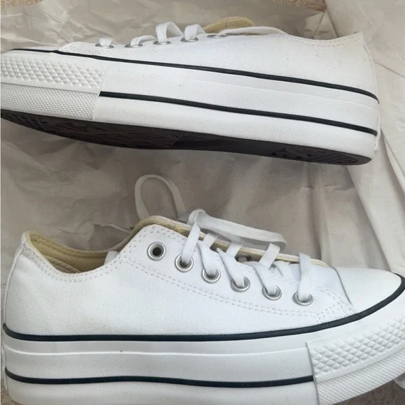 Converse Womens Converse Chuck Taylor All Star Lift Low-Top Sneaker - White - Picture 3 of 4